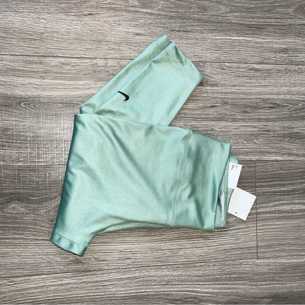 NWT NIKE One Leggings